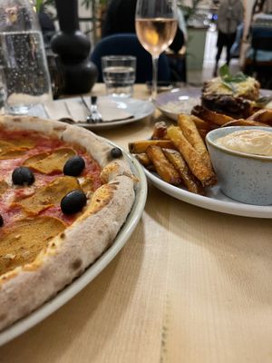 Seitan pepperoni pizza   at Chutnej in Prague