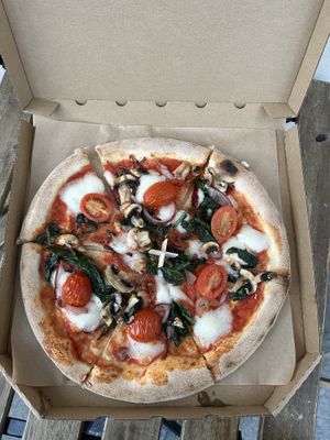 Pizza spinach without caramelised onions and added extra cherry tomatoes for 20 CZK extra   at Chutnej in Prague