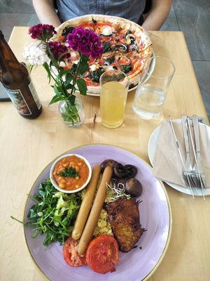 English breakfast and spinach pizza at Chutnej in Prague