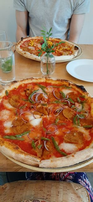 Pizza Salami und Hawaii at Chutnej in Prague