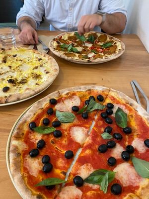 vegan pizza at Chutnej in Prague