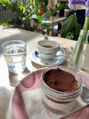 Doubleshot from Doubleshot roastary + very fine (and fluffy) Tiramisu  at Chutnej in Prague
