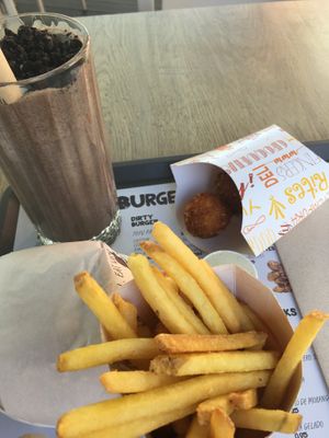 Cheese balls, Oreo milkshake and potato chips at Mother Burger - Roma in Lisbon