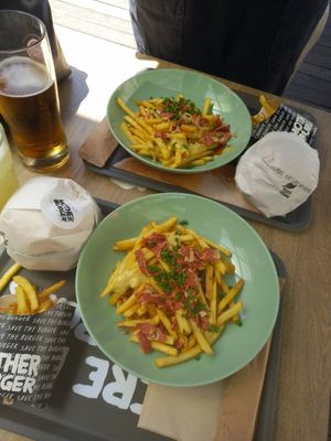 Dirty chips at Mother Burger - Roma in Lisbon