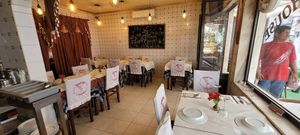 Inside at Restaurante Indian Grill House in Costa Da Caparica