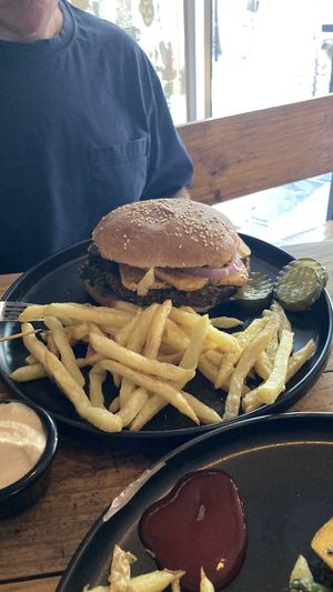 Burger  at Fuente Rica Rica in Santiago