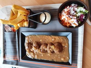 Vegan boulettes liègeoises at Reed in Luxembourg City