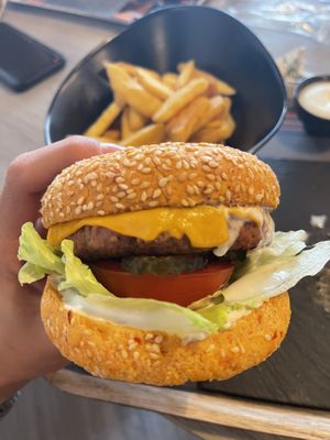 The joy burger 🤩 at Reed in Luxembourg City