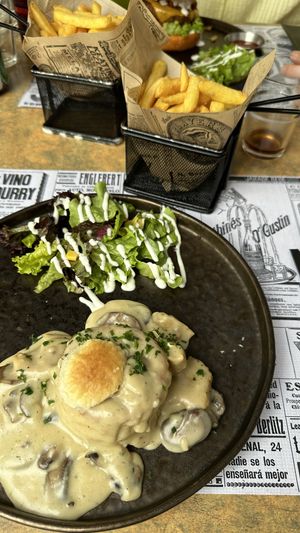 Vegan chicken and mushroom pie  at Reed in Luxembourg City