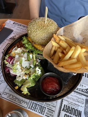 Joy burger  at Reed in Luxembourg City