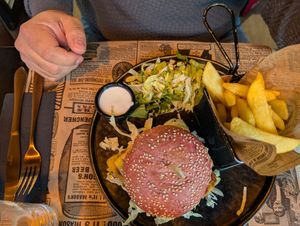 Crispy burger at Reed in Luxembourg City