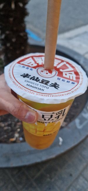 Bubble tea de mango i lima. Boníssim! at Chinese Tofu Magician in Barcelona