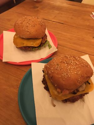 Burgers at Beauty's  in Lisbon