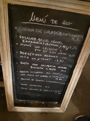 The café isn't vegetarian, the menu so as 02/05/2022 had two dishes with chicken at Il Tavolo Verde in Madrid