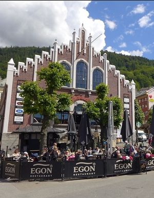Outdoor dining possible at Egon in Bergen