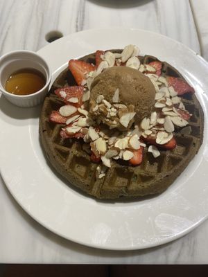 Matcha waffles 🧇   at Oatberry Cafe - Scotts Square in Central Singapore