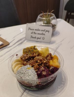 Organic Acai Bowl - Tropicana at Oatberry Cafe - Scotts Square in Central Singapore