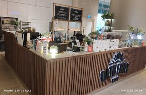 Cafe front at Oatberry Cafe - Scotts Square in Central Singapore