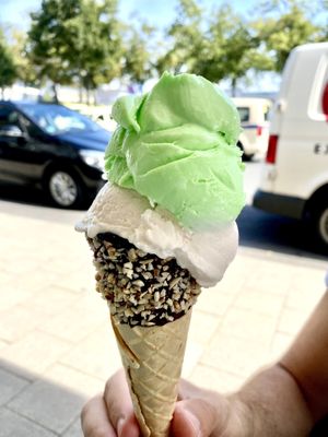 vegan ice cream in a cone 🍦 at Eislust in Kassel