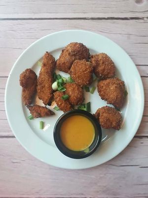 No chix nuggets with cheese dipping sauce at Junk y Vegan in Helsinki