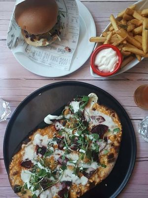 Junky burger, fries and Walk the beets -flatbread at Junk y Vegan in Helsinki
