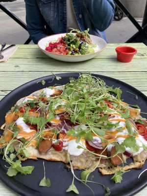 Flatbread & chickless bowl  at Junk y Vegan in Helsinki
