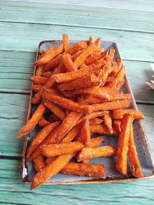 Sweet potato fries ✨ at Junk y Vegan in Helsinki