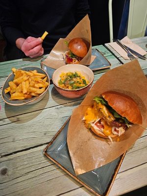 The fried, mac n cheese and burgers at Junk y Vegan in Helsinki