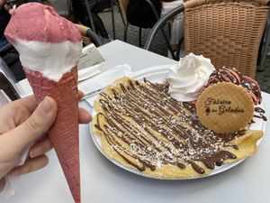 Helado (vegano) y creppes (no vegano)  at Fábrica dos Gelados in Evora