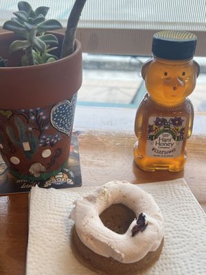 Bought a Strawberry Creme donut and wilflower local honey. Both were delicious! #Veganuary at Hani Honey Company in Stuart