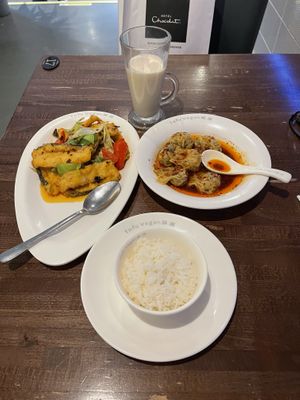 Deep fried ‘fish’ & wantan, and white rice  at Tofu Vegan - Islington in North London