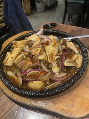 Sizzling fried king o'ster mushroom with black pepper sauce  at Tofu Vegan - Islington in North London