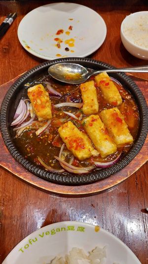 Sizzling tofu in house special sauce at Tofu Vegan - Islington in North London