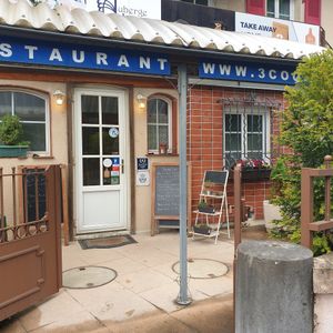 exterior at Auberge des Trois Coqs in Geneva