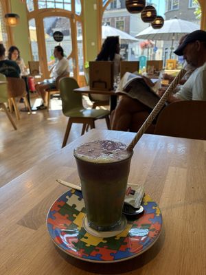 FOMO (ube matcha latte with coconut mylk): quite nice, but the ube was very subtle at Bagels & Beans - Biltstraat in Utrecht