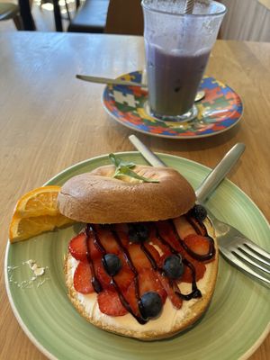 Summer bagel: brioche with ‘cream cheese’, strawberries, blueberries and balsamic vinegar. It’s tasty, but the bagel was too dry. at Bagels & Beans - Biltstraat in Utrecht
