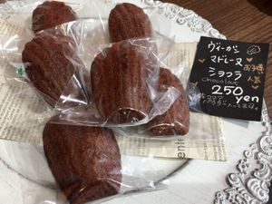 Chocolate madeleines at Merci Cinq in Kawasaki