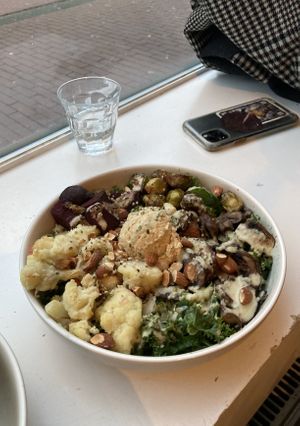 harvest hummus bowl at Oliver Green - West in Amsterdam