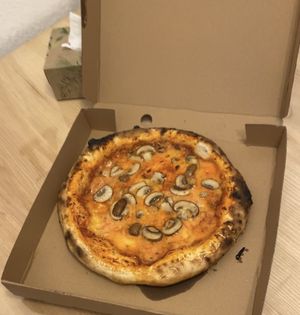 Viel „KäseLeck at Vegan Pizza Project in Hamburg