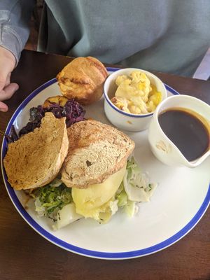 Vegan chicken roast, cauli cheese, hendos gravy, red & green cab bage, roast potatoes, mash & Yorkshire pudding at The Old House in Sheffield