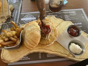 Hamburguesa vegetariana at Temptations in Menorca