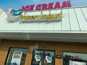 Front at Beach Treats Ice Cream and Frozen Yogurt in Myrtle Beach