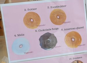 The vegan donuts are marked with "vegansk". at Happy Donuts in Bergen