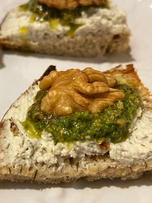 Pincho de queso crema y pesto at O Viso Ecovillage in Ourol