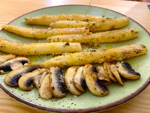 Espárrago rebozados at O Viso Ecovillage in Ourol