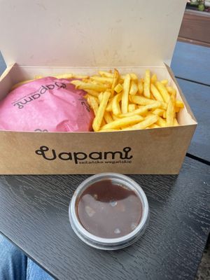 Buddha box with BBQ sauce  at Uapami in Krakow