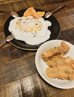 Vegan dessert: Mango with sticky Rice and coconut cream + baked bananas  at Aroi Thai in Vienna