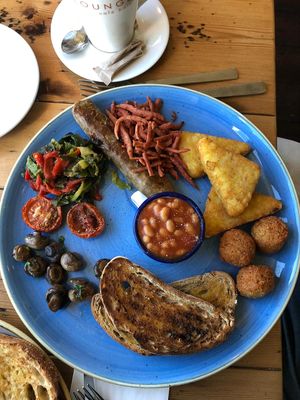 Large vegan breakfast at Lounges - Tretho Lounge in St Ives