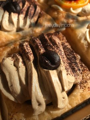 .mayday mocha

puff pastry crust
chocolate crémeux
mocha sponge cake
sapodilla
espresso martini cream
dark chocolate powder
espresso cookie at Not Your Mama in Ho Chi Minh City