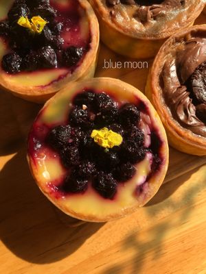 .blue moon

shortcrust pastry
orange olive oil sponge cake
lime cashew cream cheese
lemon curd
blueberry compote at Not Your Mama in Ho Chi Minh City